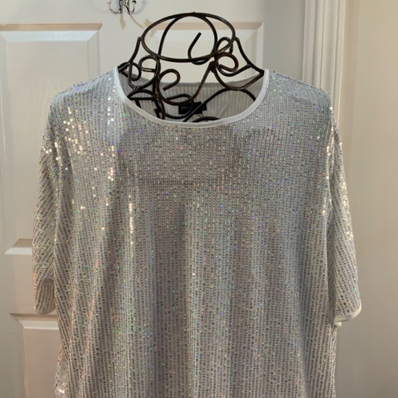 X PLUS WEAR SILVER SEQUIN TOP PLUS SIZE 4X NWT - Picture 2 of 6